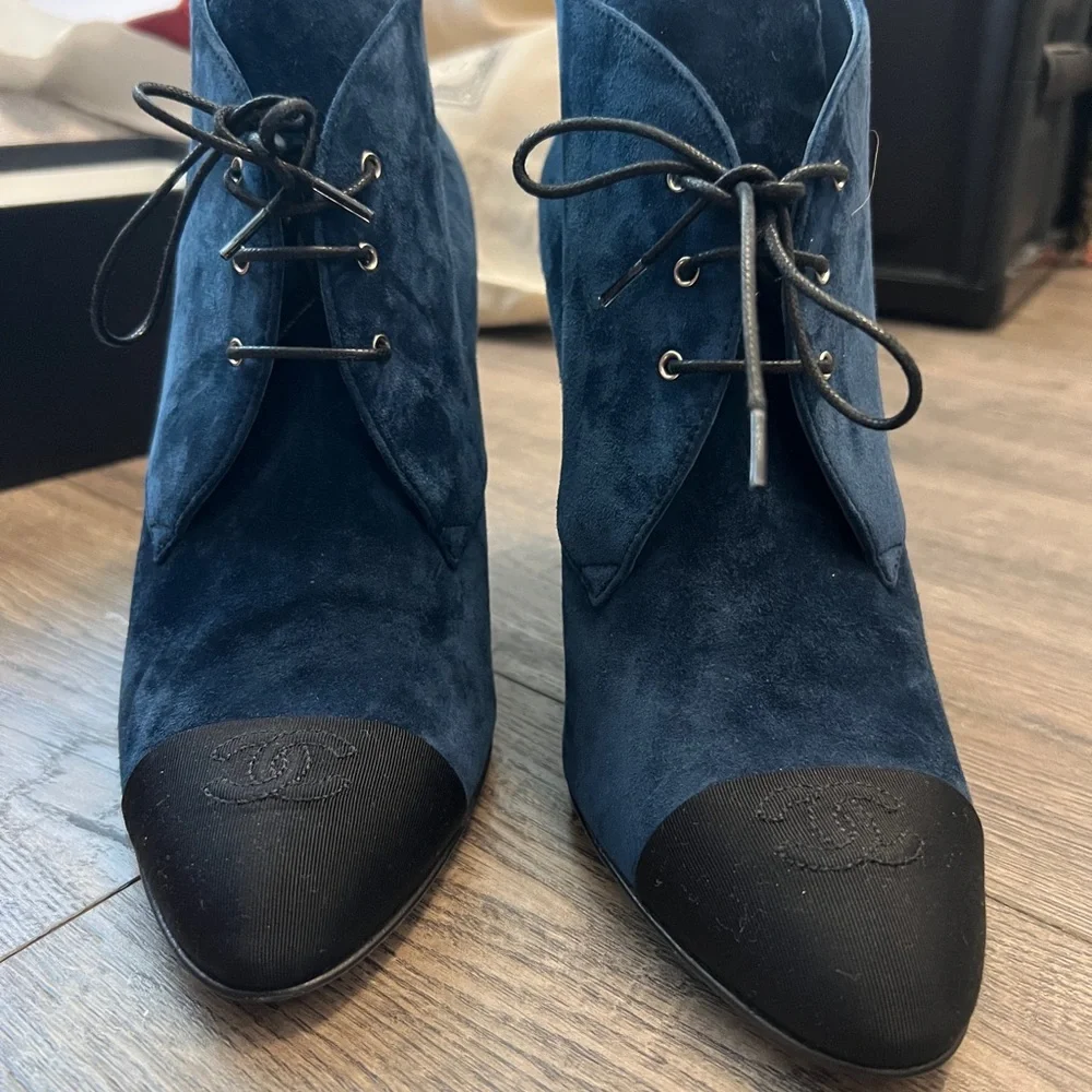 💙🤍Chanel Pearls/ Suede Booties🤍💙 - Picture 2 of 10